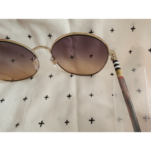 Burberry Sunglasses - Picture 11 of 11